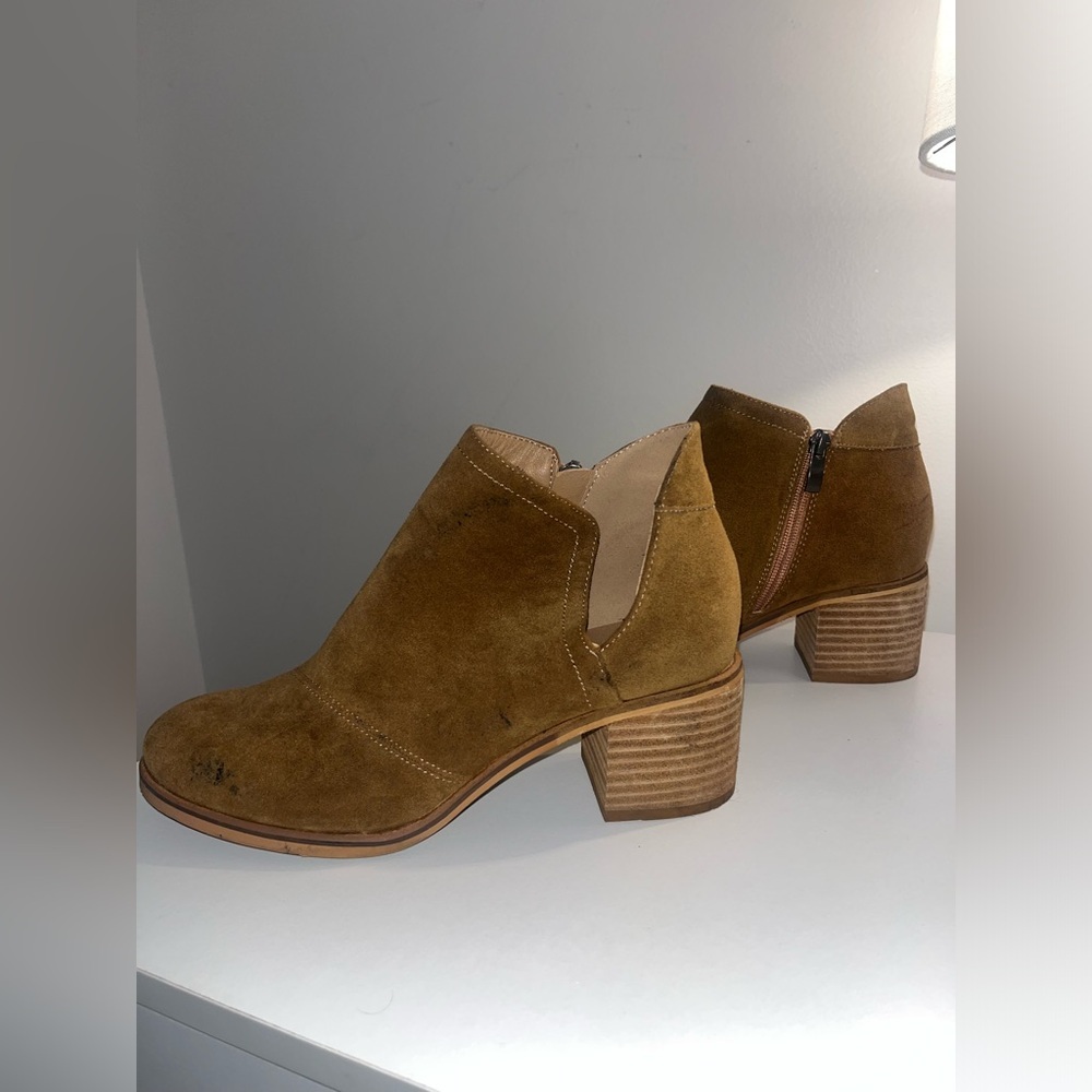 Let’s See Style Woman healed booties/boots in brown/ tan​